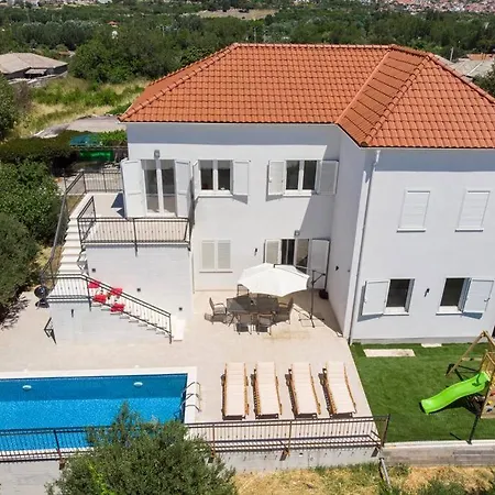 Aquero -with Private Pool Vila
