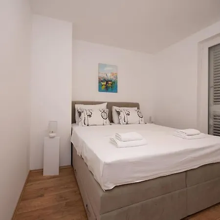Aquero -with Private Pool * Vranjic