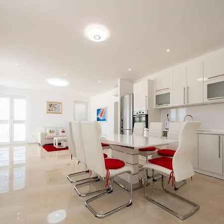 Aquero -with Private Pool * Vranjic