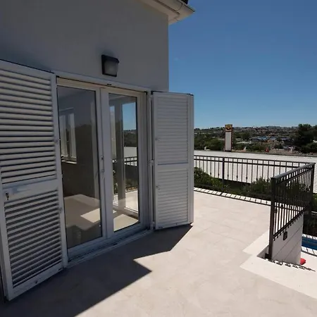 Aquero -with Private Pool * Vranjic