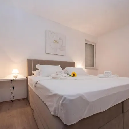 Aquero -with Private Pool Vranjic