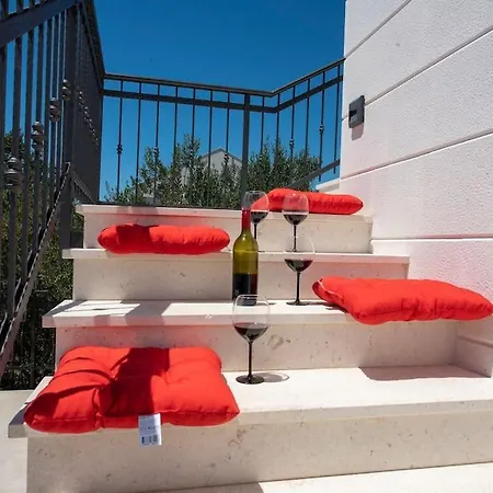 Aquero -with Private Pool * Vranjic