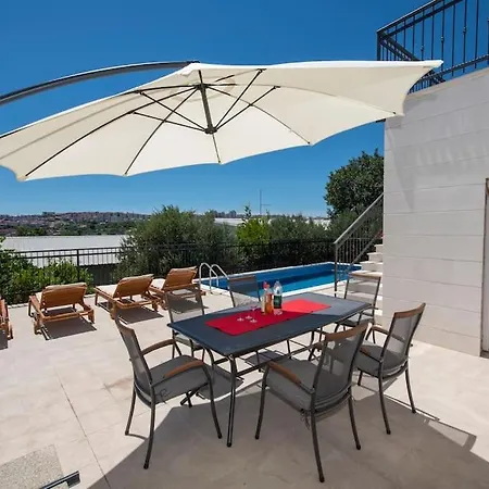 Aquero -with Private Pool * Vranjic